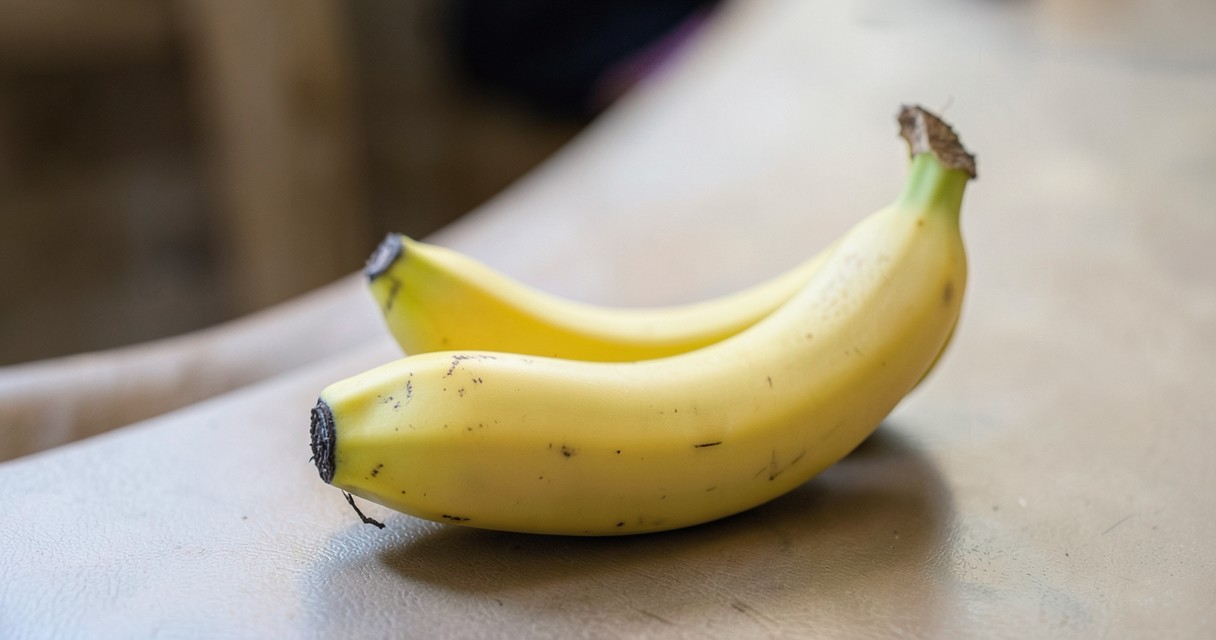 Receitas relaxantes para noites de sono tranquilo e bem-estar — Banana com Canela: Um Lanche Noturno Delicioso