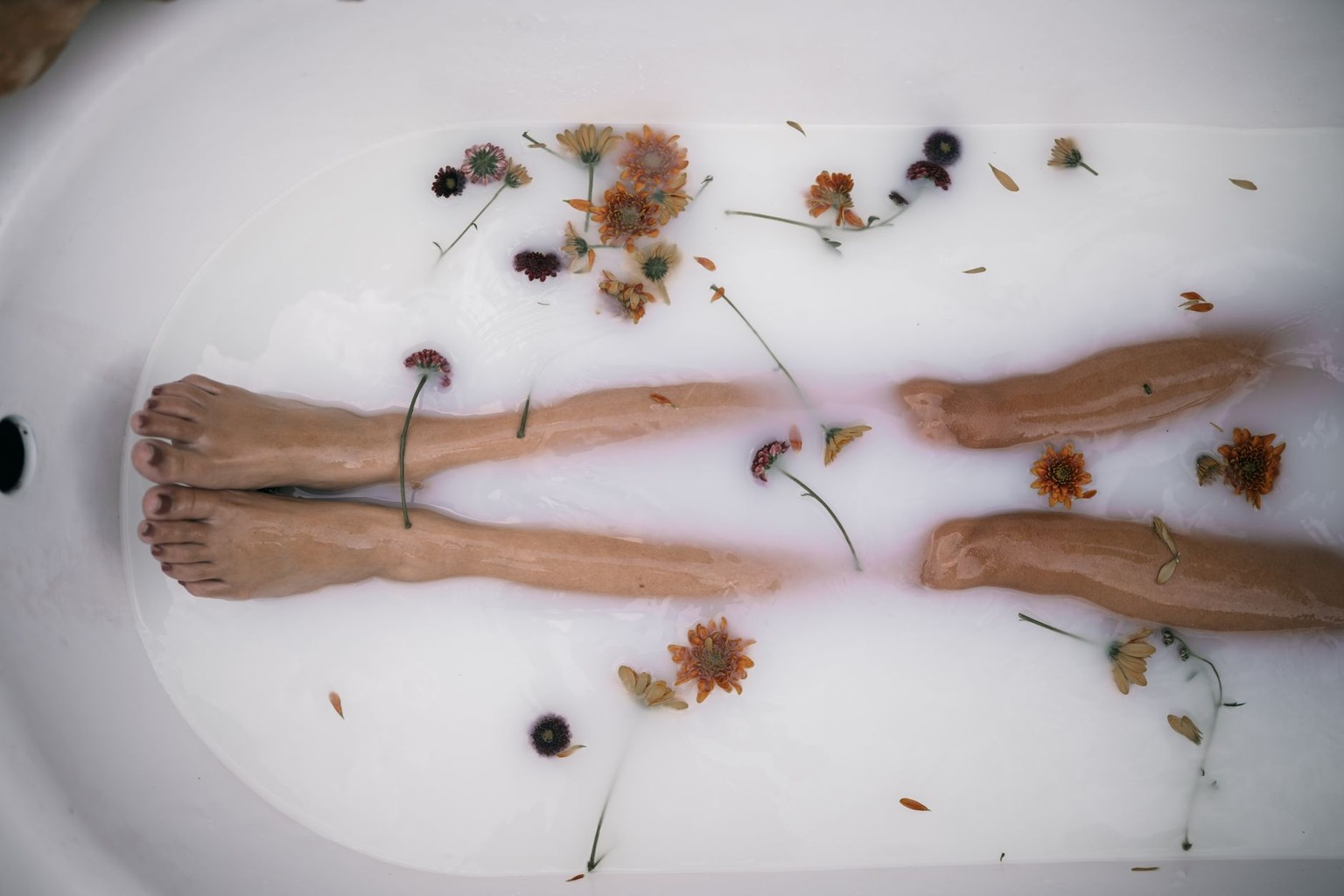 Rotina de relaxamento antes de dormir — O papel dos banhos relaxantes e como escolher os melhores ingredientes